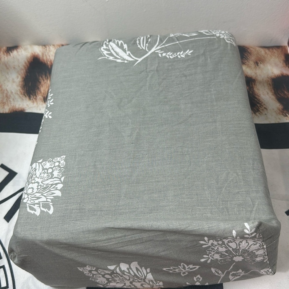 Bran new  king duvet set